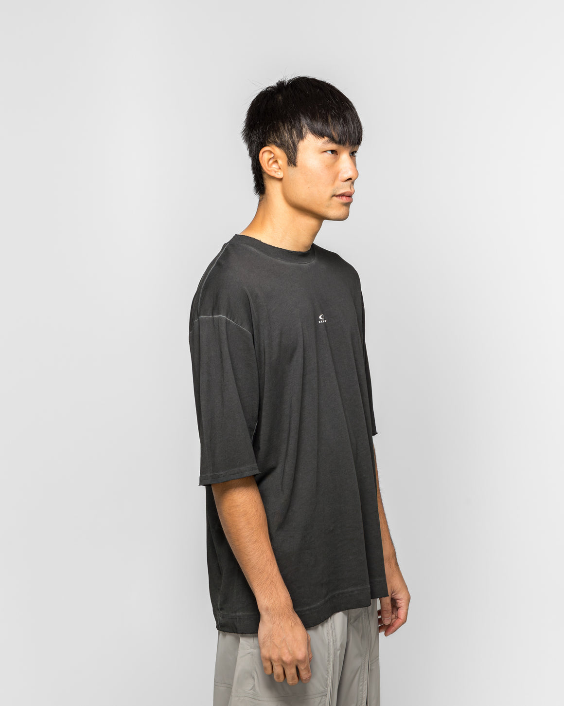 Oakley - Latitude Veil Tee - Pitch Black - UP THERE