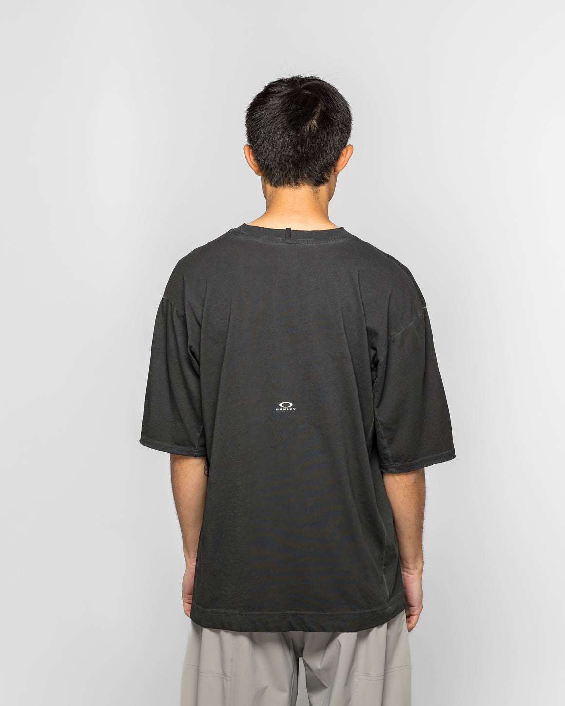 Oakley - Latitude Veil Tee - Pitch Black - UP THERE