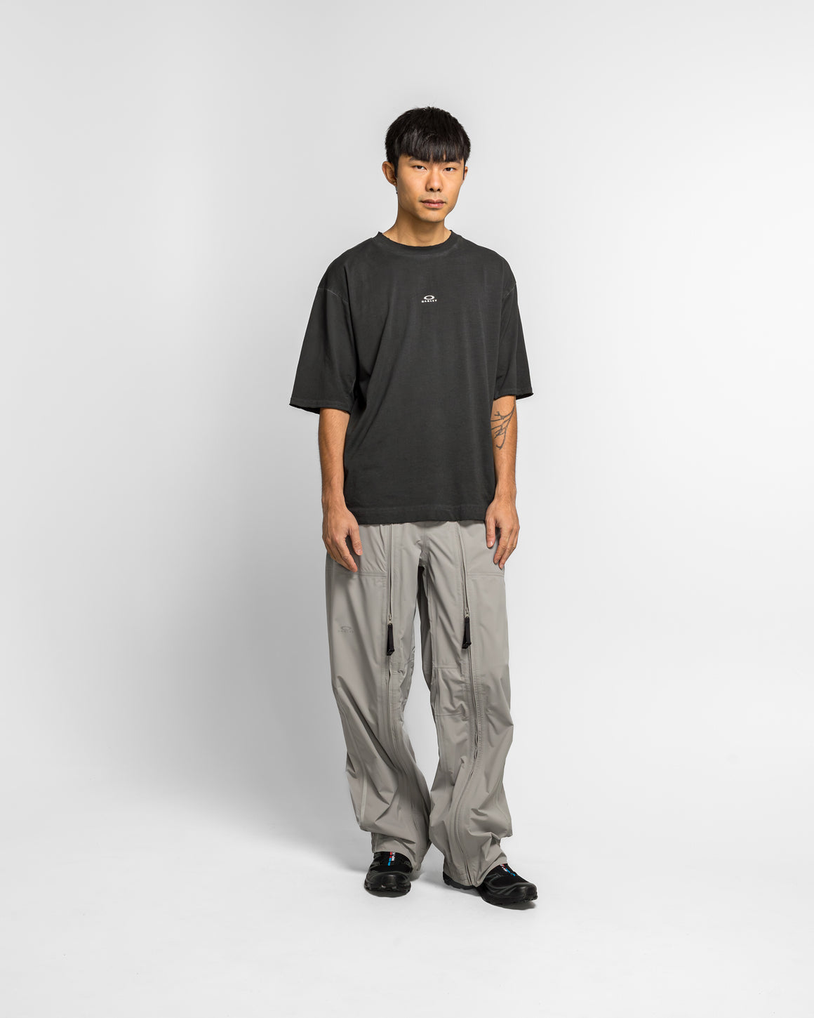 Oakley - Latitude Veil Tee - Pitch Black - UP THERE