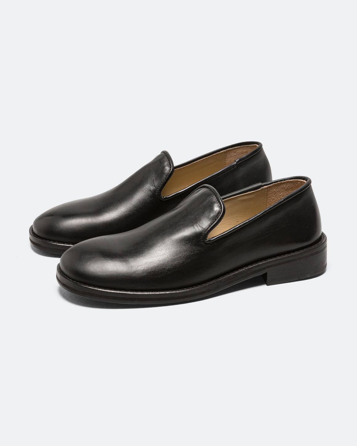 Paracia - Legacy Slipper - Black - UP THERE
