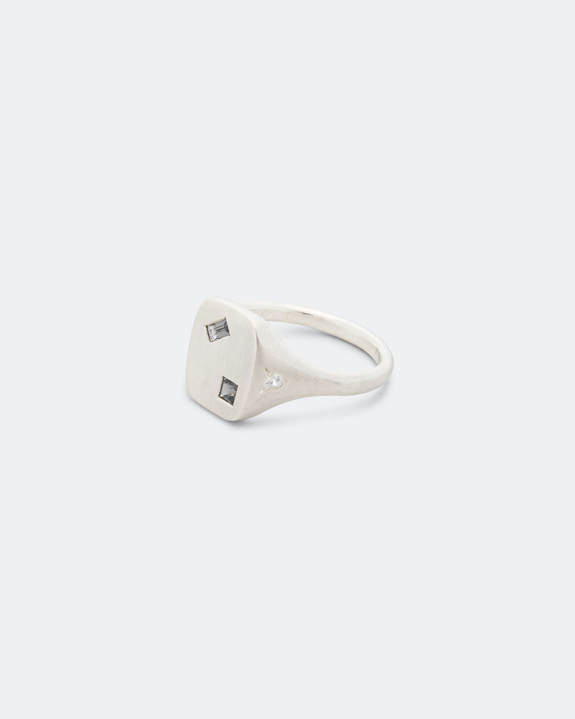 Seb Brown - Paris Grey Ring - 925 Sterling Silver/Spinel-Sapphire - UP THERE