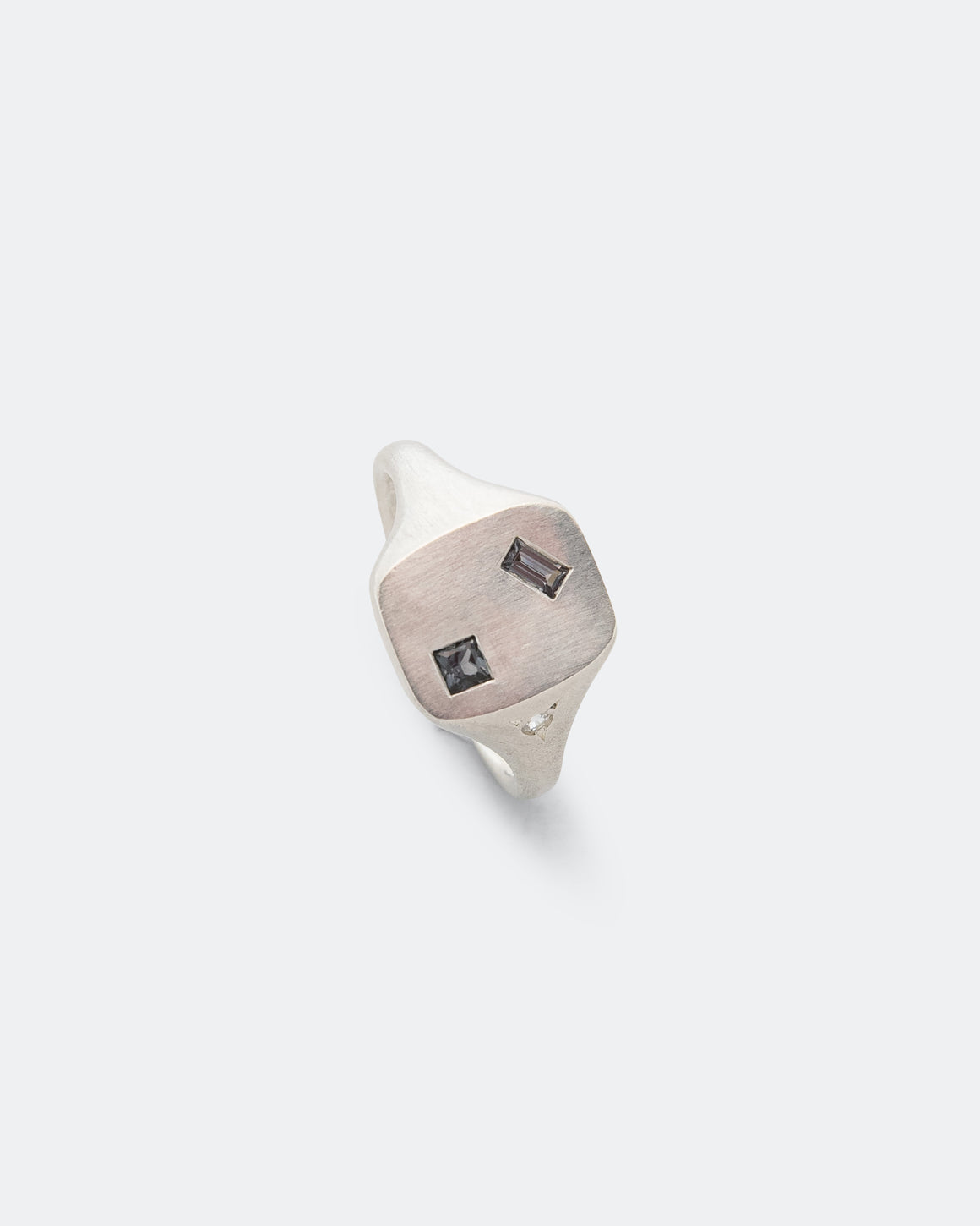 Seb Brown - Paris Grey Ring - 925 Sterling Silver/Spinel-Sapphire - UP THERE