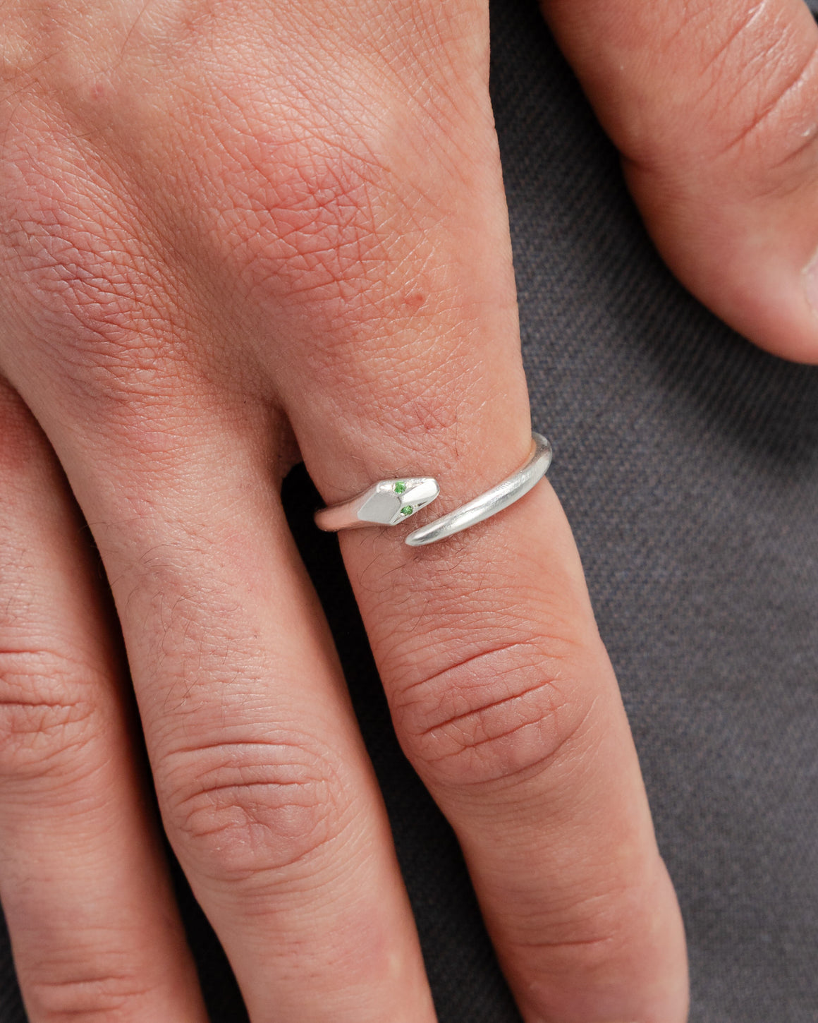 Seb Brown - Serpent Ring 2.0 - 925 Silver/Garnet - UP THERE