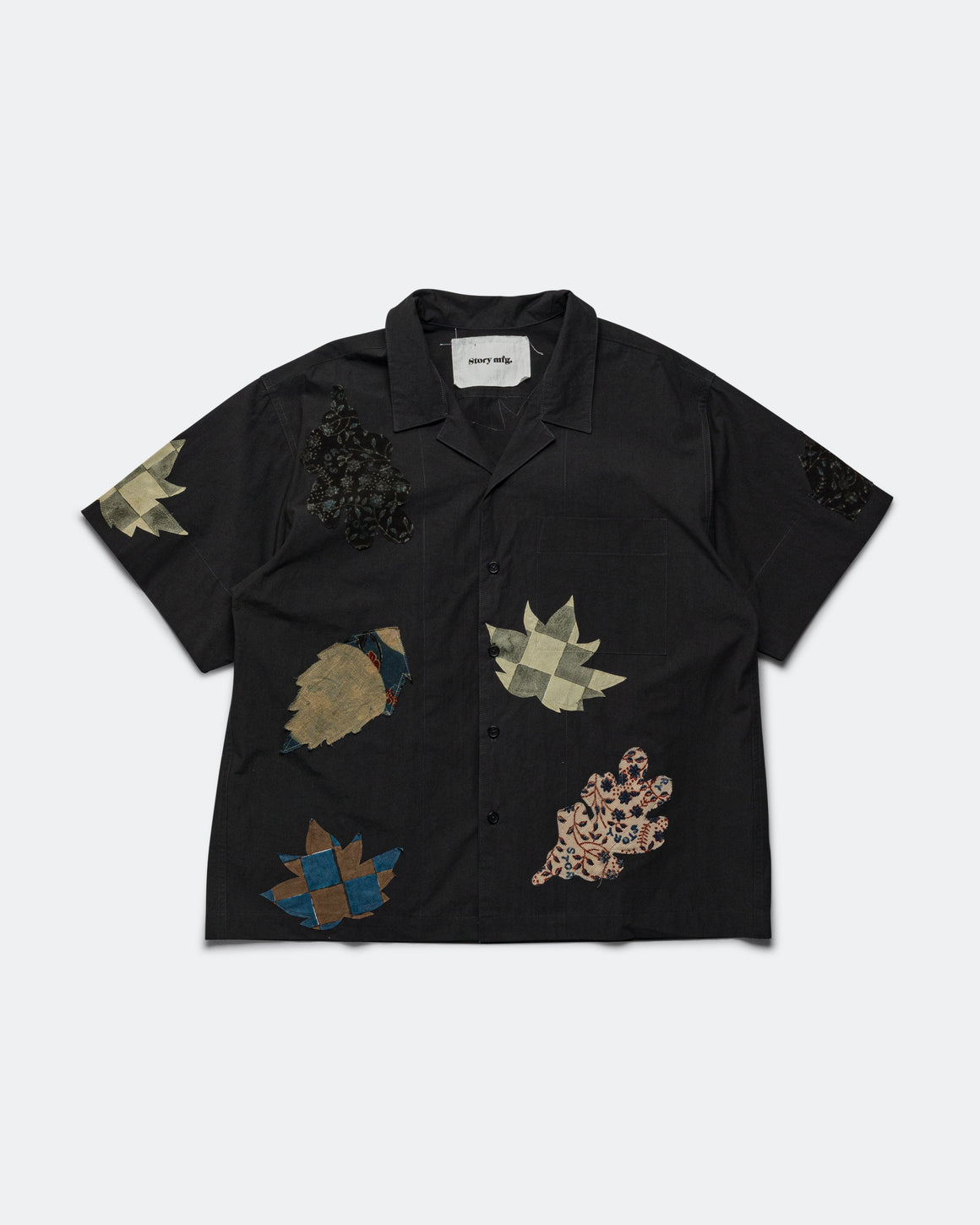 Story mfg. - Greetings Shirt - Charcoal Leaf Scatter - UP THERE