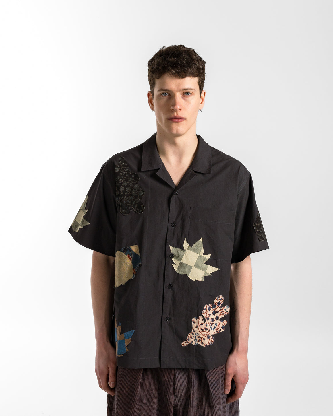 Story mfg. - Greetings Shirt - Charcoal Leaf Scatter - UP THERE