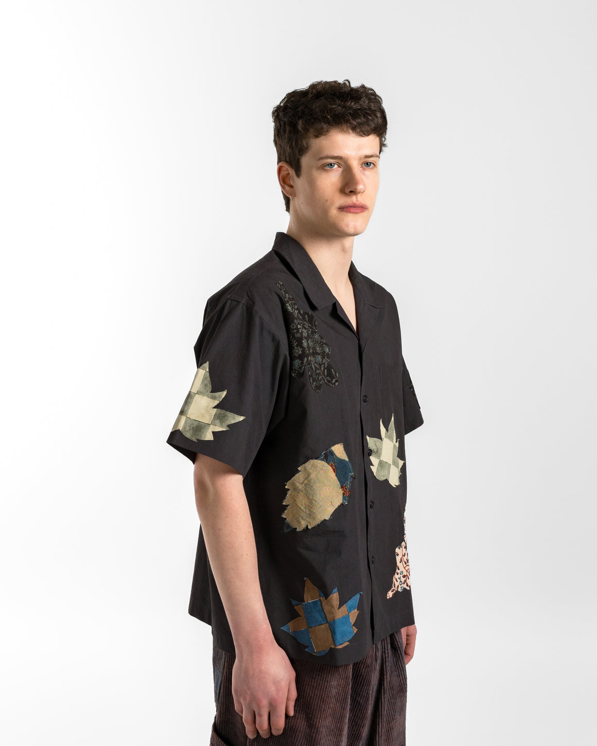 Story mfg. - Greetings Shirt - Charcoal Leaf Scatter - UP THERE