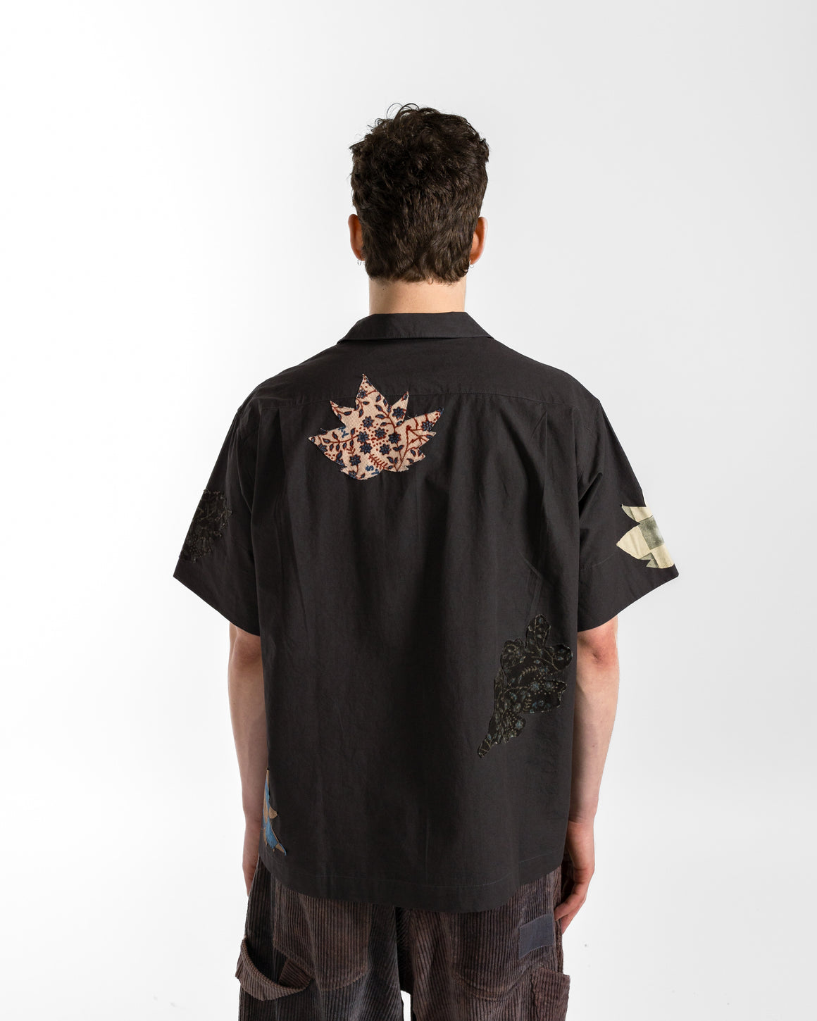 Story mfg. - Greetings Shirt - Charcoal Leaf Scatter - UP THERE