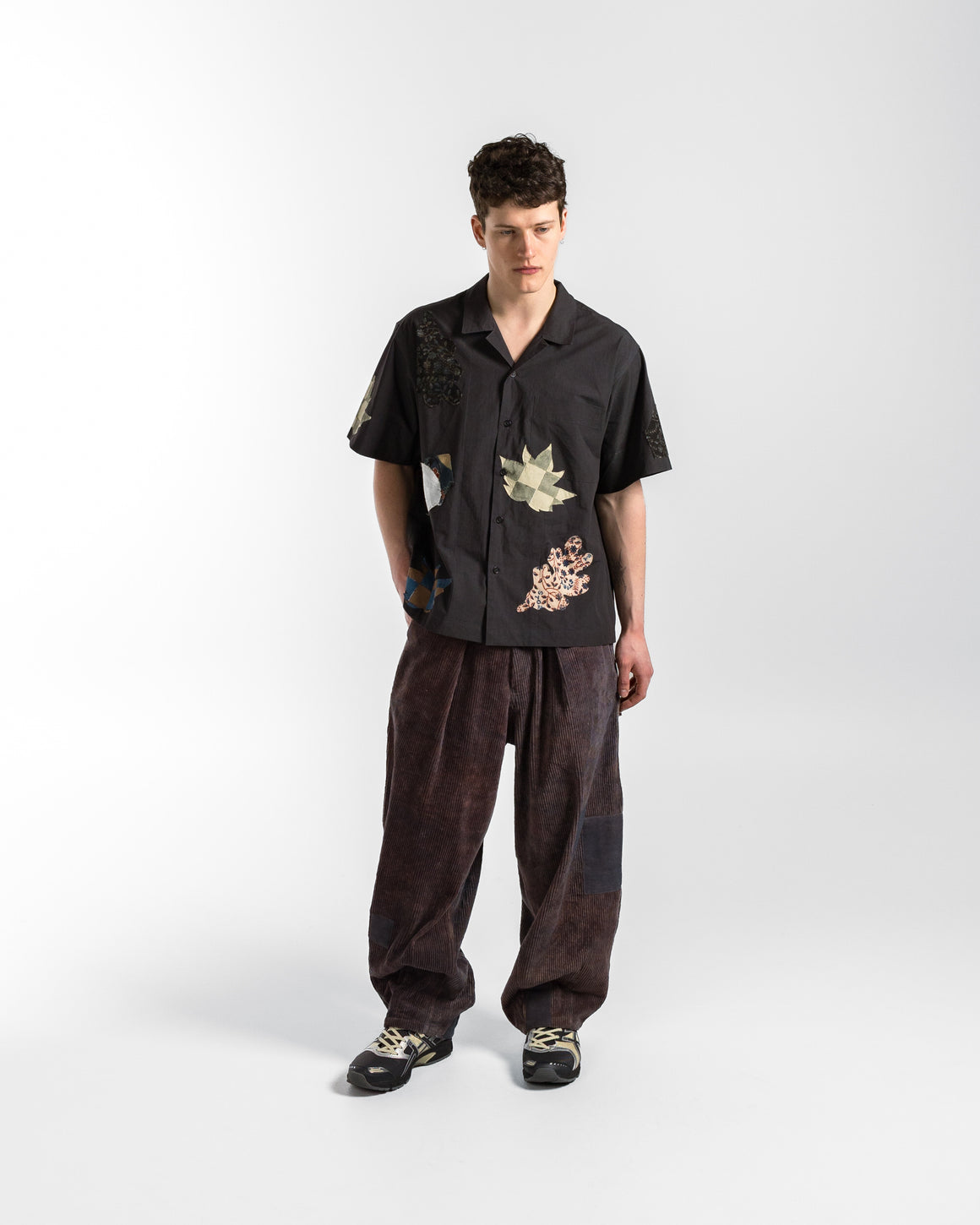 Story mfg. - Greetings Shirt - Charcoal Leaf Scatter - UP THERE