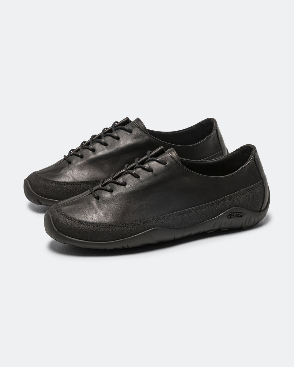 Tarvas - Wanderer - Black Leather | UP THERE