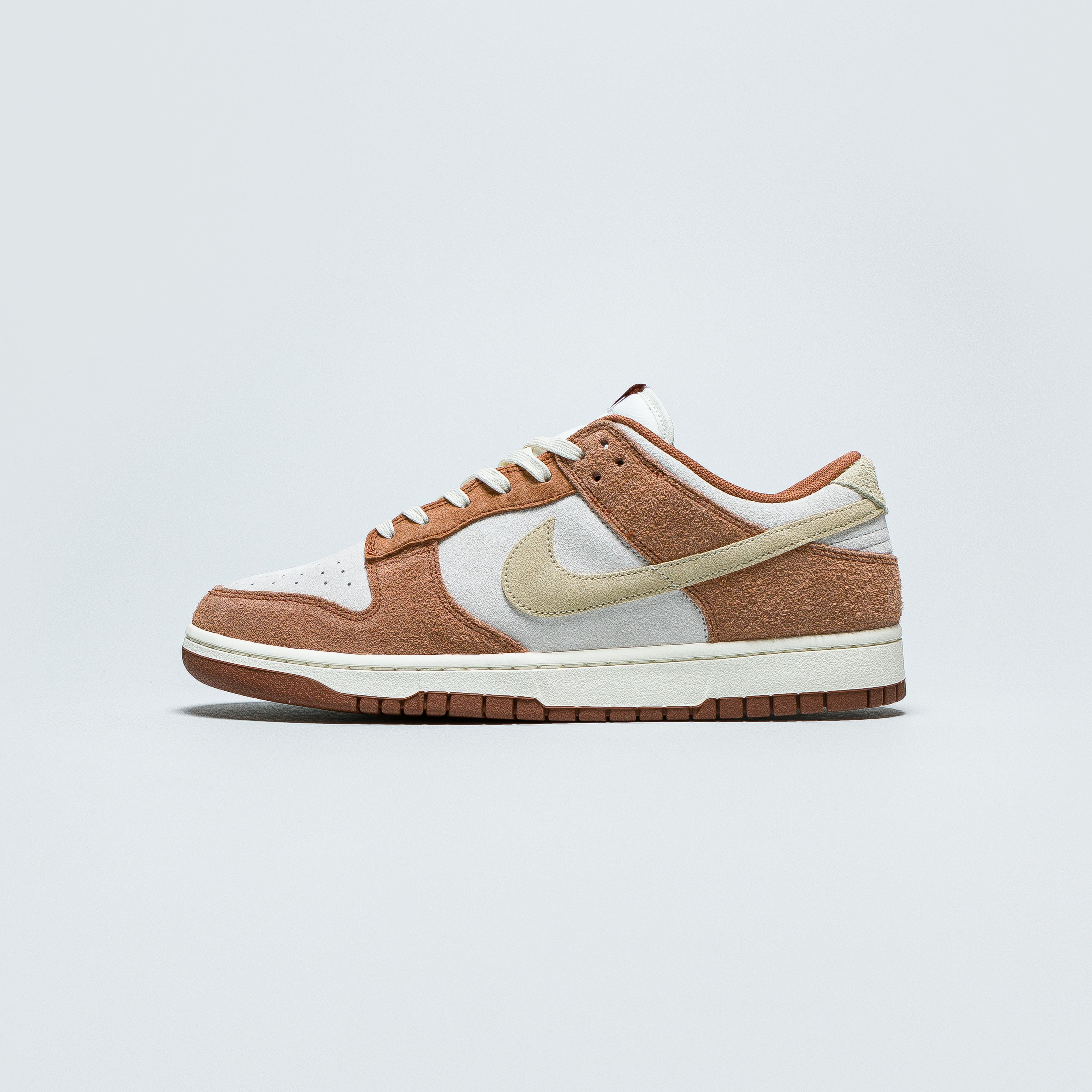 Dunk Low Retro PRM - 'Medium Curry' | UP THERE